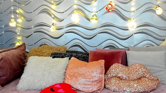 StormiRusso online show from 12-31-24, 05:22