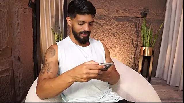 DannSaenz online show from 04-04-26, 02:25