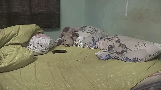 Diamond Tyler online show from 10-19-25, 04:02