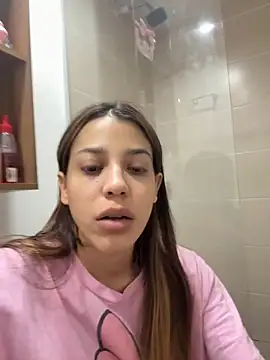 Snapshot of DanielaSaenz0 chatting on 11-04-25, 03:38 DanielaSaenz0 online show from 11-04-25, 03:38