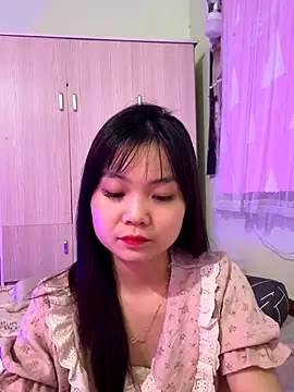 Maeve2k5 online show from 10-17-25, 12:19