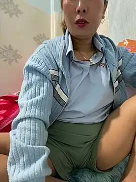 Snapshot of Linaannn chatting on 02-16-25, 12:08 Linaannn online show from 02-16-25, 12:08
