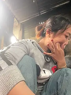 Linaannn online show from 11-25-25, 06:02