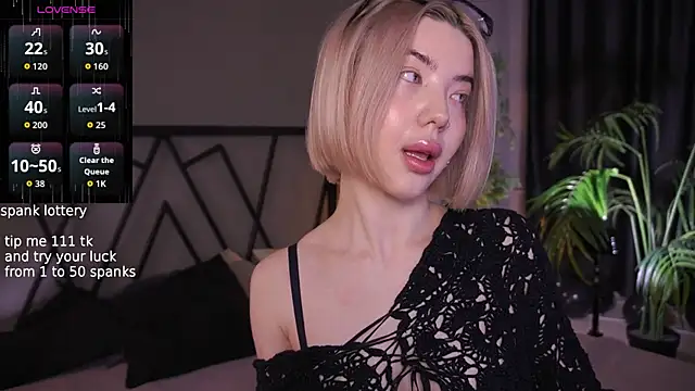 LindaThacker online show from 12-20-25, 04:19