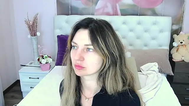 VioletUmi online show from 09-29-25, 08:52