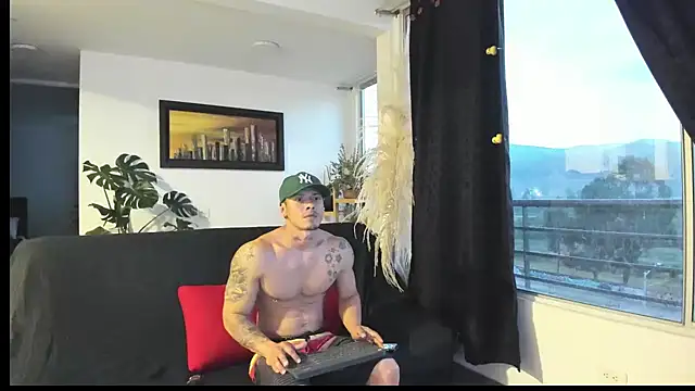 Snapshot of MARCELOANDLUCIAN chatting on 02-17-25, 11:20 MARCELOANDLUCIAN online show from 02-17-25, 11:20