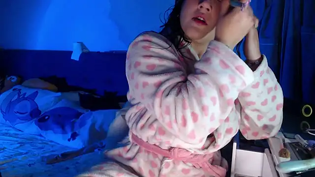 Snapshot of luna_palmerau chatting on 04-15-26, 12:34 luna palmerau online show from 04-15-26, 12:34