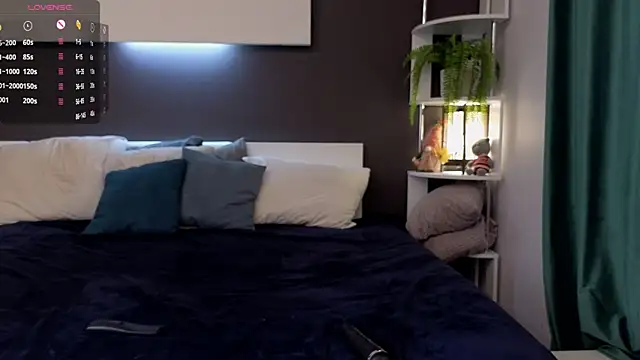 Snapshot of PiquingOgalala chatting on 02-08-25, 07:15 PiquingOgalala online show from 02-08-25, 07:15