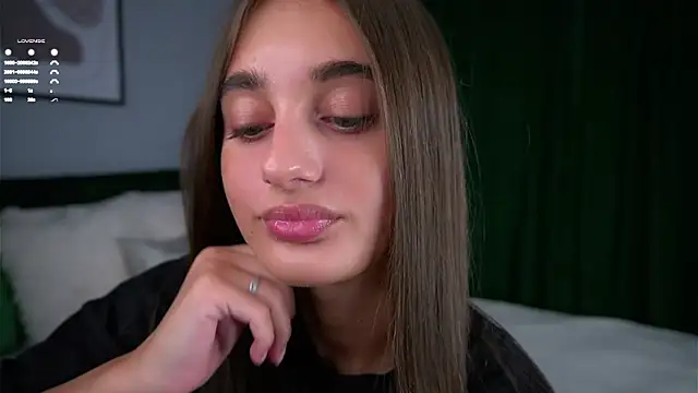 Snapshot of PiquingOgalala chatting on 10-19-25, 12:55 PiquingOgalala online show from 10-19-25, 12:55