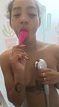 Snapshot of Laanegraofficial_ chatting on 12-27-24, 08:07 Laanegraofficial online show from 12-27-24, 08:07