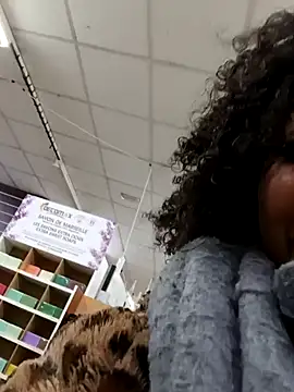 Snapshot of Laanegraofficial_ chatting on 01-02-25, 07:40 Laanegraofficial online show from 01-02-25, 07:40