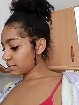 Snapshot of Laanegraofficial_ chatting on 01-19-25, 01:33 Laanegraofficial online show from 01-19-25, 01:33