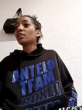 Snapshot of Laanegraofficial_ chatting on 01-19-25, 07:04 Laanegraofficial online show from 01-19-25, 07:04