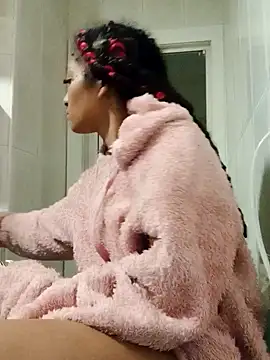 Snapshot of Laanegraofficial_ chatting on 09-30-25, 11:32 Laanegraofficial online show from 09-30-25, 11:32