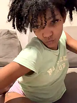 Snapshot of Laanegraofficial_ chatting on 10-20-25, 05:46 Laanegraofficial online show from 10-20-25, 05:46