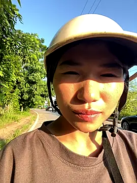 Snapshot of MinzHy chatting on 09-16-25, 10:05 MinzHy online show from 09-16-25, 10:05