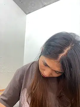 Snapshot of MinzHy chatting on 11-03-25, 10:27 MinzHy online show from 11-03-25, 10:27