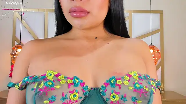 Snapshot of CarolineMaldonado chatting on 02-21-25, 06:37 CarolineMaldonado online show from 02-21-25, 06:37