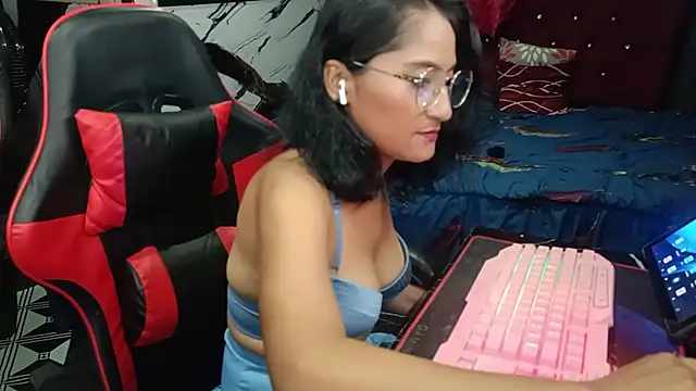 AdelinaMiran90 online show from 11-02-25, 05:43