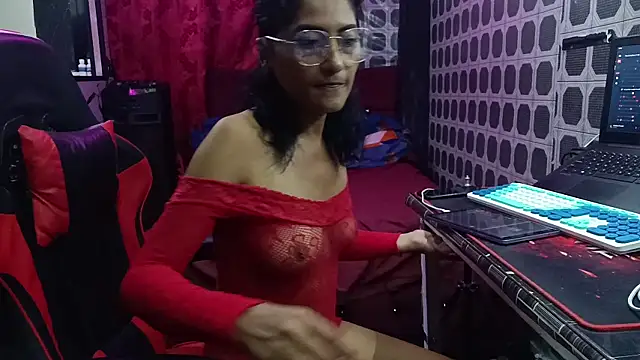 Snapshot of AdelinaMiran90 chatting on 03-06-26, 03:58 AdelinaMiran90 online show from 03-06-26, 03:58