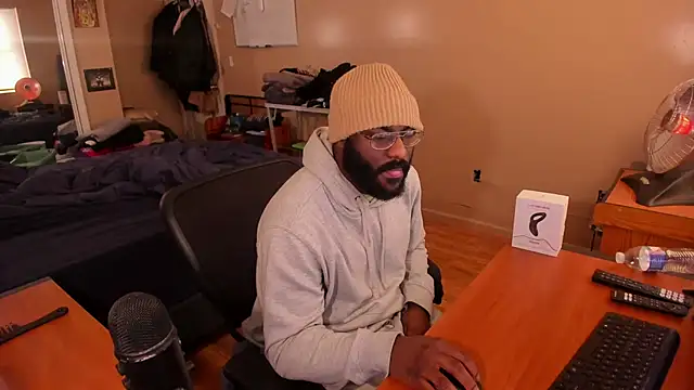 Snapshot of MrChuckDailyXXX chatting on 12-23-24, 01:24 MrChuckDailyXXX online show from 12-23-24, 01:24