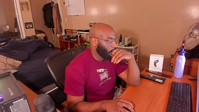 Snapshot of MrChuckDailyXXX chatting on 01-06-25, 06:14 MrChuckDailyXXX online show from 01-06-25, 06:14