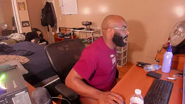 Snapshot of MrChuckDailyXXX chatting on 01-07-25, 05:54 MrChuckDailyXXX online show from 01-07-25, 05:54