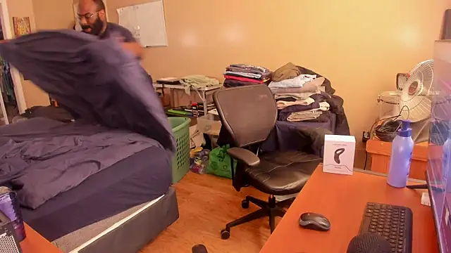 Snapshot of MrChuckDailyXXX chatting on 02-02-25, 04:22 MrChuckDailyXXX online show from 02-02-25, 04:22