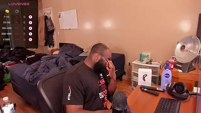 Snapshot of MrChuckDailyXXX chatting on 03-20-25, 01:48 MrChuckDailyXXX online show from 03-20-25, 01:48