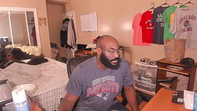 Snapshot of MrChuckDailyXXX chatting on 10-06-25, 02:31 MrChuckDailyXXX online show from 10-06-25, 02:31