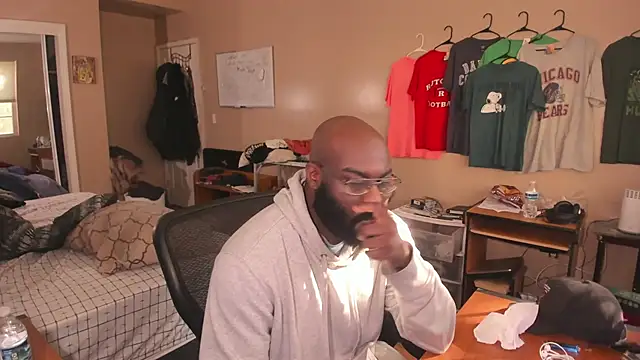 Snapshot of MrChuckDailyXXX chatting on 10-21-25, 01:45 MrChuckDailyXXX online show from 10-21-25, 01:45