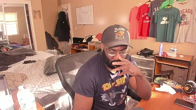 Snapshot of MrChuckDailyXXX chatting on 10-23-25, 02:27 MrChuckDailyXXX online show from 10-23-25, 02:27