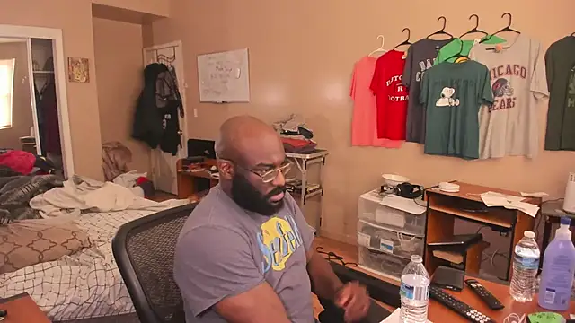 Snapshot of MrChuckDailyXXX chatting on 11-05-25, 03:01 MrChuckDailyXXX online show from 11-05-25, 03:01