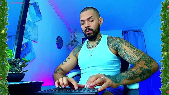 Snapshot of Adil_aminn chatting on 12-19-25, 05:42 Adil aminn online show from 12-19-25, 05:42