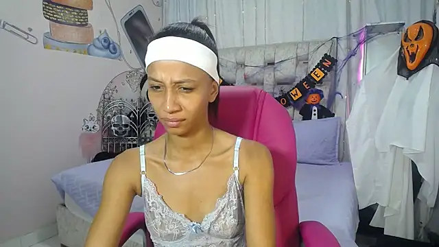 EMMA SWEETT1 online show from 10-10-25, 12:48