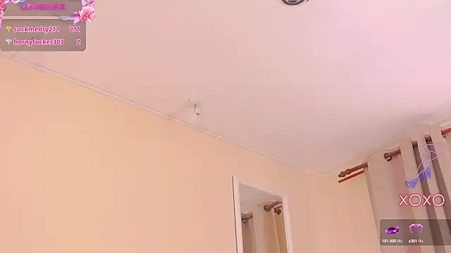 Snapshot of ArianaCroft chatting on 03-11-25, 11:33 ArianaCroft online show from 03-11-25, 11:33