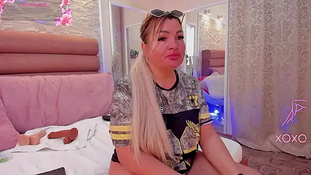 Snapshot of ArianaCroft chatting on 05-18-26, 06:52 ArianaCroft online show from 05-18-26, 06:52