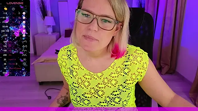 Snapshot of EVAshinyGIRL chatting on 12-20-24, 10:49 EVAshinyGIRL online show from 12-20-24, 10:49