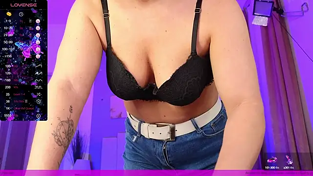 Snapshot of EVAshinyGIRL chatting on 12-27-24, 04:54 EVAshinyGIRL online show from 12-27-24, 04:54