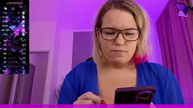 Snapshot of EVAshinyGIRL chatting on 01-05-25, 11:15 EVAshinyGIRL online show from 01-05-25, 11:15