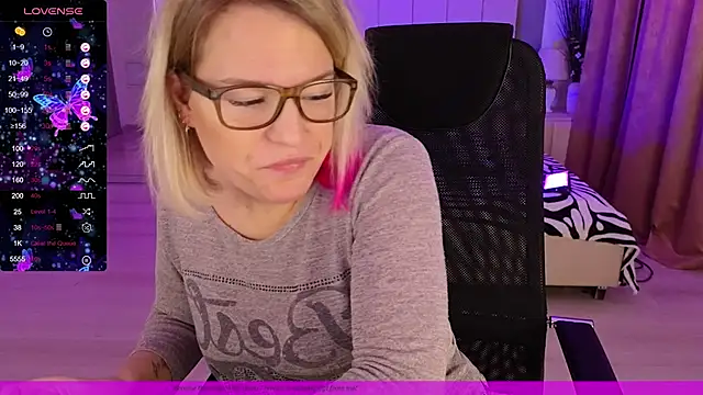 Snapshot of EVAshinyGIRL chatting on 01-07-25, 07:42 EVAshinyGIRL online show from 01-07-25, 07:42