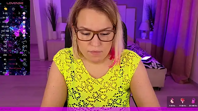 Snapshot of EVAshinyGIRL chatting on 01-08-25, 03:39 EVAshinyGIRL online show from 01-08-25, 03:39