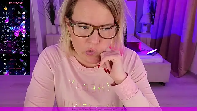 Snapshot of EVAshinyGIRL chatting on 01-12-25, 11:39 EVAshinyGIRL online show from 01-12-25, 11:39