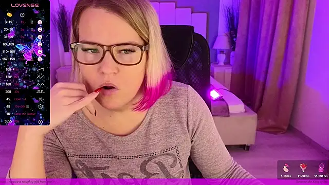 Snapshot of EVAshinyGIRL chatting on 01-22-25, 07:35 EVAshinyGIRL online show from 01-22-25, 07:35