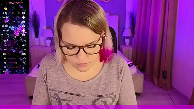 Snapshot of EVAshinyGIRL chatting on 01-23-25, 09:18 EVAshinyGIRL online show from 01-23-25, 09:18