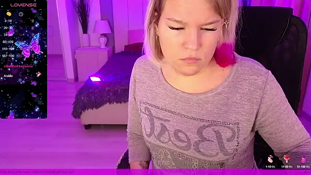 Snapshot of EVAshinyGIRL chatting on 01-24-25, 07:51 EVAshinyGIRL online show from 01-24-25, 07:51