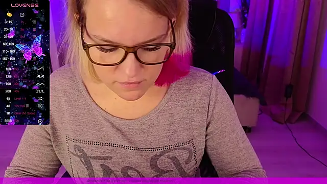 Snapshot of EVAshinyGIRL chatting on 01-30-25, 07:39 EVAshinyGIRL online show from 01-30-25, 07:39