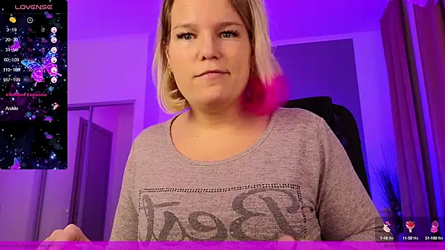 Snapshot of EVAshinyGIRL chatting on 01-30-25, 04:45 EVAshinyGIRL online show from 01-30-25, 04:45