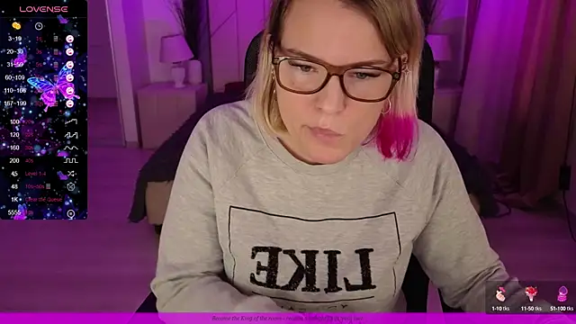 Snapshot of EVAshinyGIRL chatting on 02-04-25, 07:40 EVAshinyGIRL online show from 02-04-25, 07:40