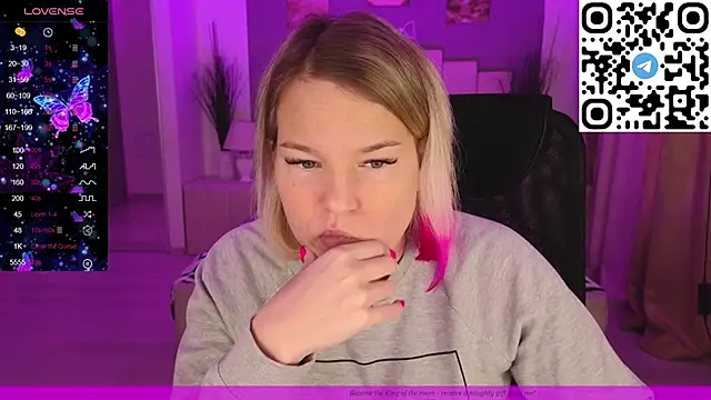 Snapshot of EVAshinyGIRL chatting on 02-05-25, 07:50 EVAshinyGIRL online show from 02-05-25, 07:50